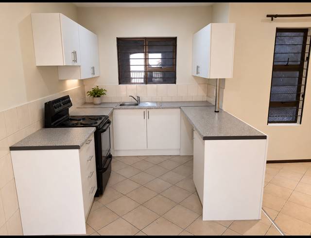 2 BEDROOM TOWNHOUSE FOR SALE IN SUNNYROCK